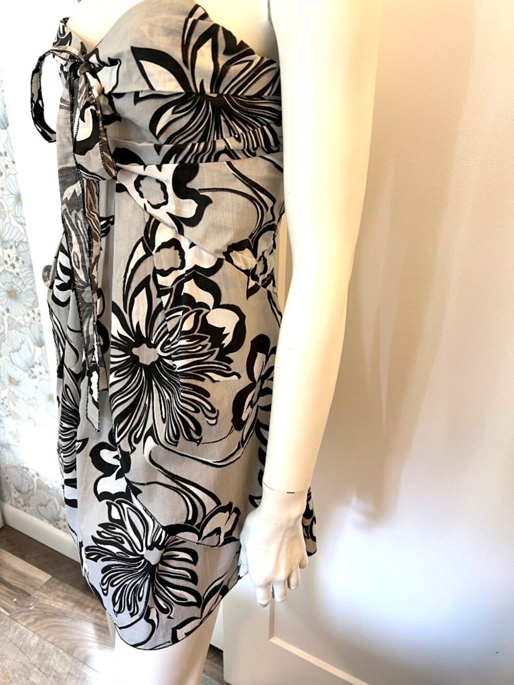 Wal G Floral Cocktail Dress - Picture 4 of 8